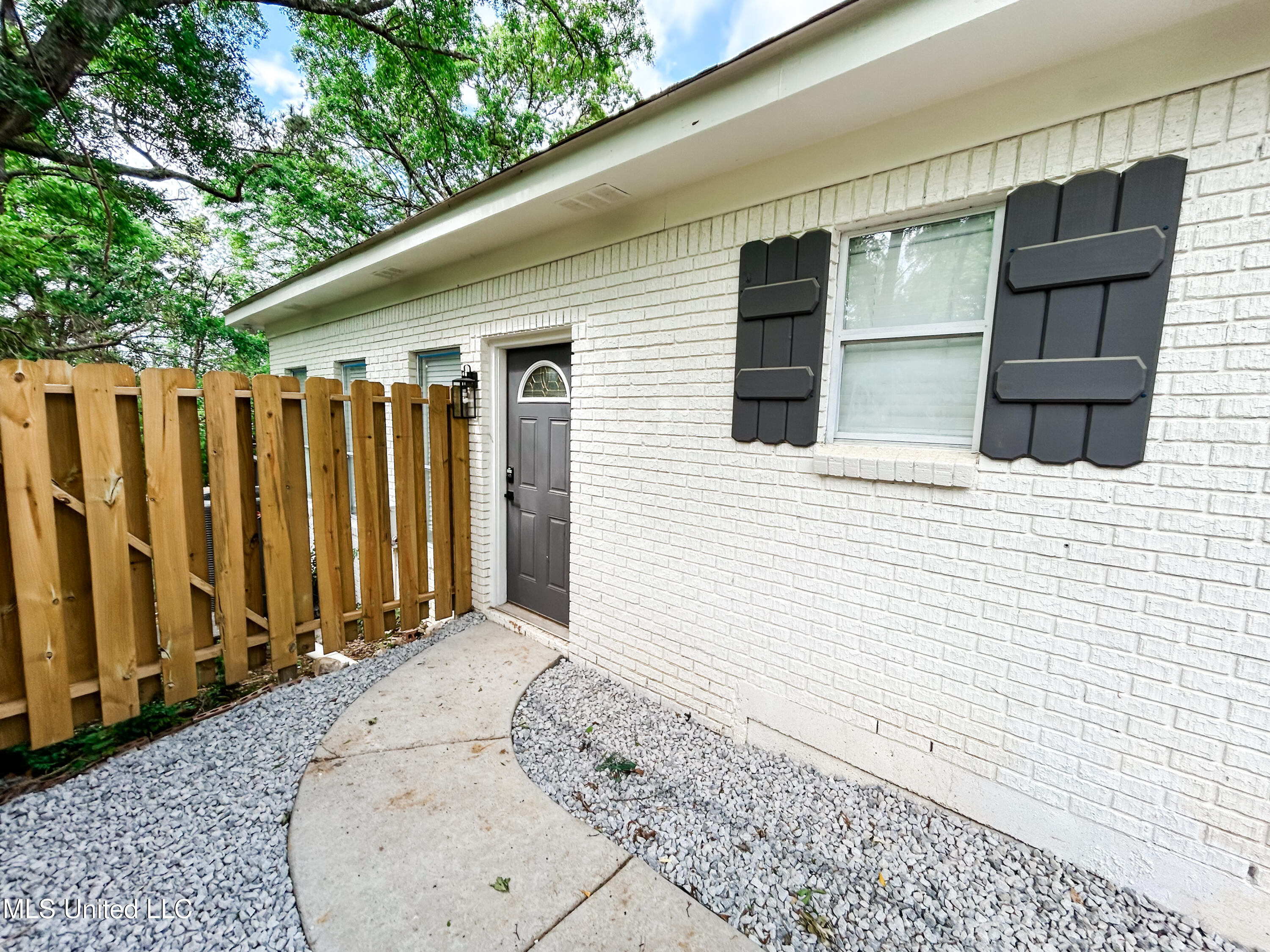 1611 Florence-Byram Road Florence, MS 39073 - Photo 3 of 46 IMG_4672