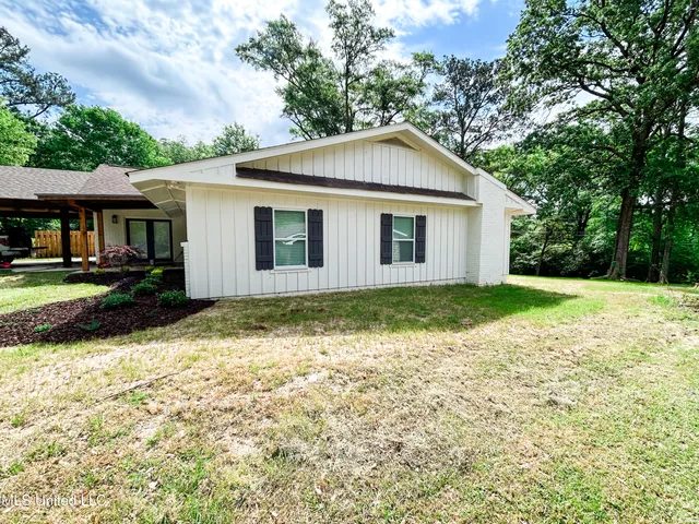 $299,000 | 1611 Florence-Byram Road, Florence, MS 39073
