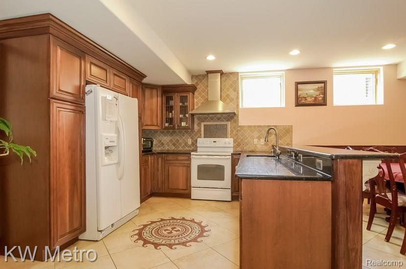 351 Shortridge Avenue Rochester, MI 48307 - Photo 32 of 46 032-Family_Room-958409-mls.jpg