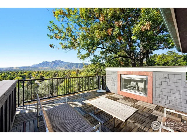 a view of a terrace with sky view