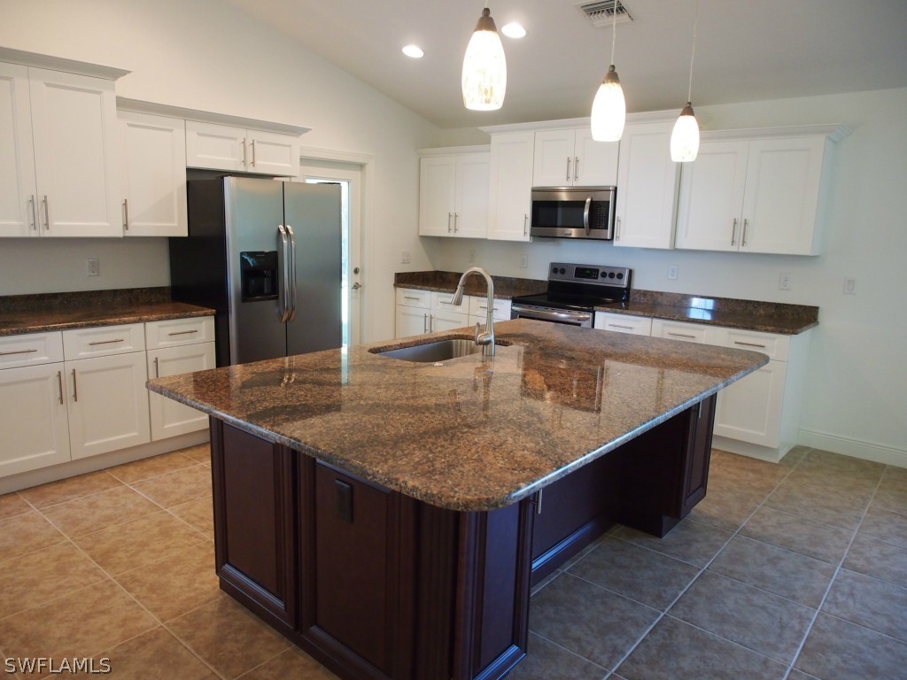 18201 Hepatica Road Fort Myers, FL 33967 - Photo 8 of 24 Gallery Image 8