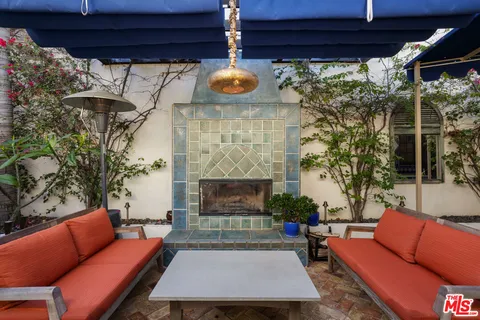 $2,295,000 | 1925 Curson Place, Los Angeles, CA 90046