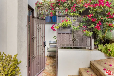 $2,295,000 | 1925 Curson Place, Los Angeles, CA 90046