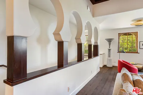 $2,295,000 | 1925 Curson Place, Los Angeles, CA 90046