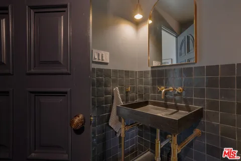 $2,295,000 | 1925 Curson Place, Los Angeles, CA 90046