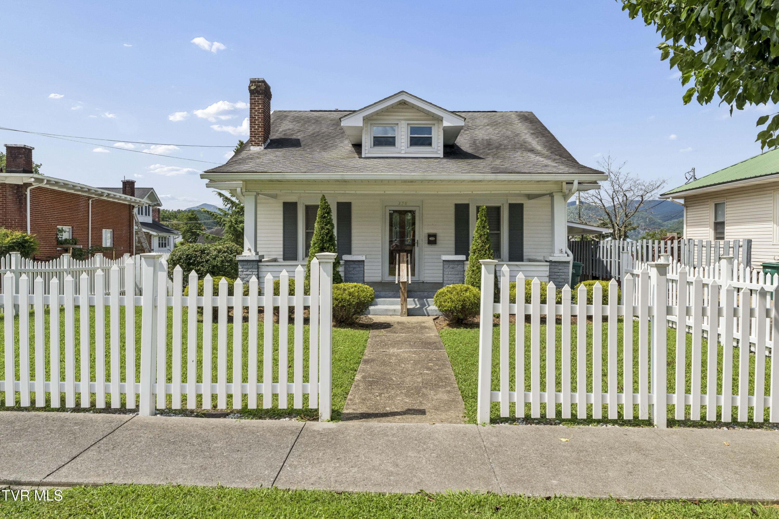 238 4th Street Erwin, TN 37650 - Photo 1 of 53 4thSt--42