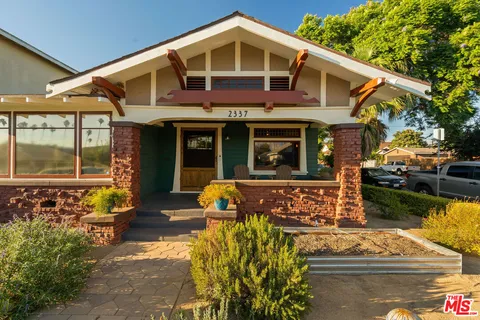 $1,299,000 | 2337 West 29th Place, Los Angeles, CA 90018