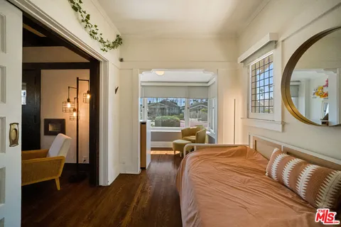 $1,299,000 | 2337 West 29th Place, Los Angeles, CA 90018