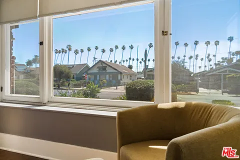 $1,299,000 | 2337 West 29th Place, Los Angeles, CA 90018