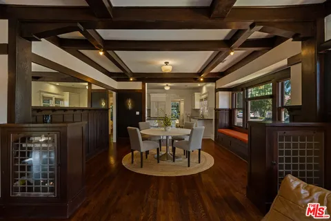 $1,299,000 | 2337 West 29th Place, Los Angeles, CA 90018