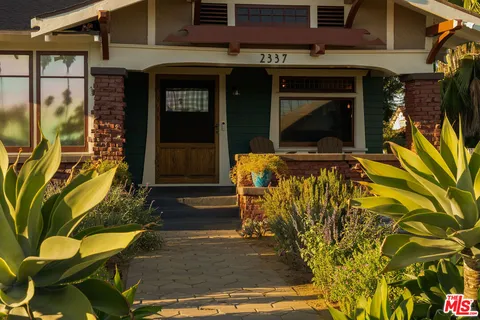 $1,299,000 | 2337 West 29th Place, Los Angeles, CA 90018