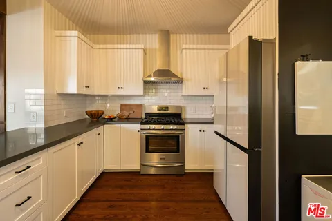 $1,299,000 | 2337 West 29th Place, Los Angeles, CA 90018