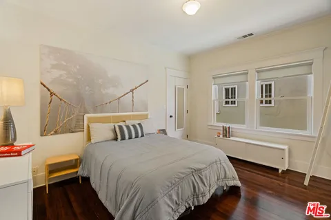 $1,299,000 | 2337 West 29th Place, Los Angeles, CA 90018