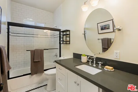 $1,299,000 | 2337 West 29th Place, Los Angeles, CA 90018