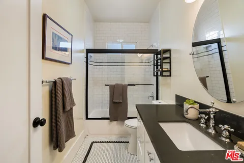 $1,299,000 | 2337 West 29th Place, Los Angeles, CA 90018