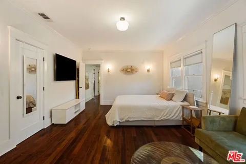 $1,299,000 | 2337 West 29th Place, Los Angeles, CA 90018