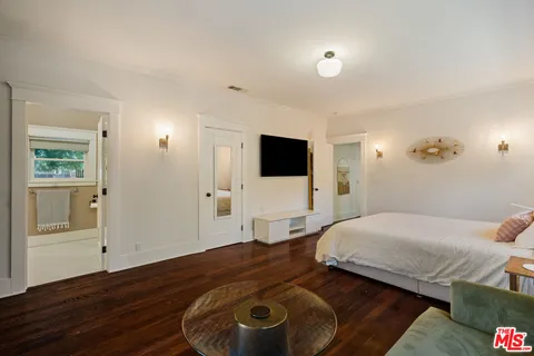 $1,299,000 | 2337 West 29th Place, Los Angeles, CA 90018