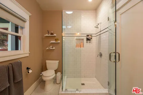 $1,299,000 | 2337 West 29th Place, Los Angeles, CA 90018