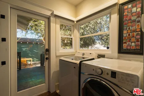 $1,299,000 | 2337 West 29th Place, Los Angeles, CA 90018