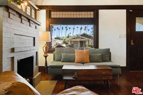 $1,299,000 | 2337 West 29th Place, Los Angeles, CA 90018