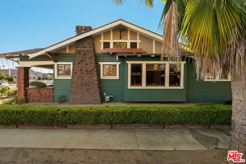 $1,299,000 | 2337 West 29th Place, Los Angeles, CA 90018