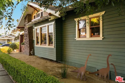 $1,299,000 | 2337 West 29th Place, Los Angeles, CA 90018