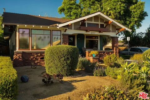 $1,299,000 | 2337 West 29th Place, Los Angeles, CA 90018