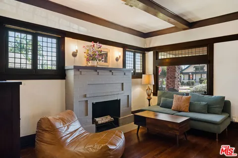 $1,299,000 | 2337 West 29th Place, Los Angeles, CA 90018