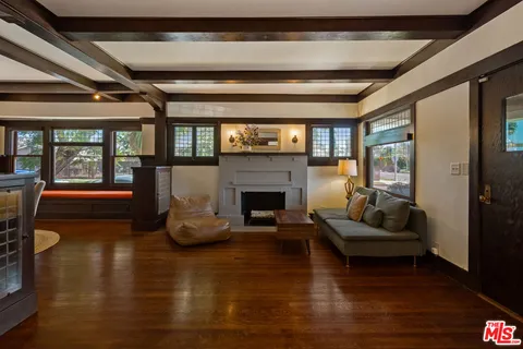 $1,299,000 | 2337 West 29th Place, Los Angeles, CA 90018