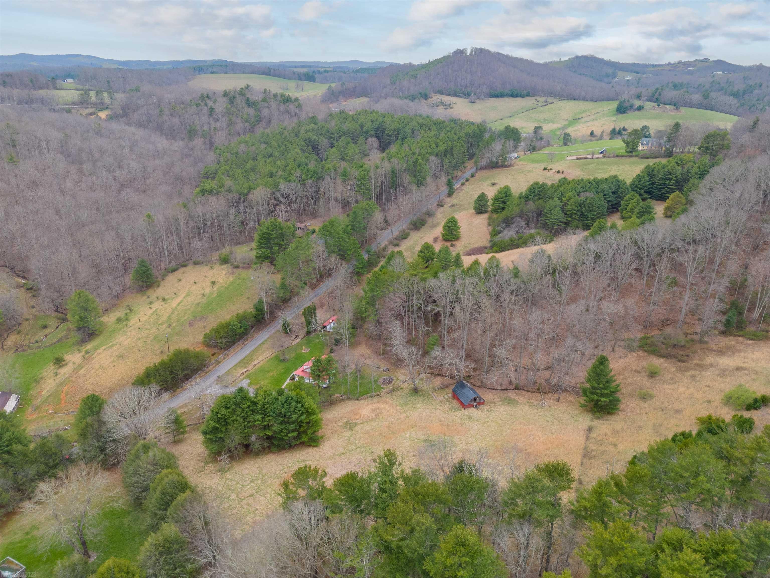 413 Silver Leaf Road Dugspur, VA 24325 - Photo 6 of 103 Gallery Image 6