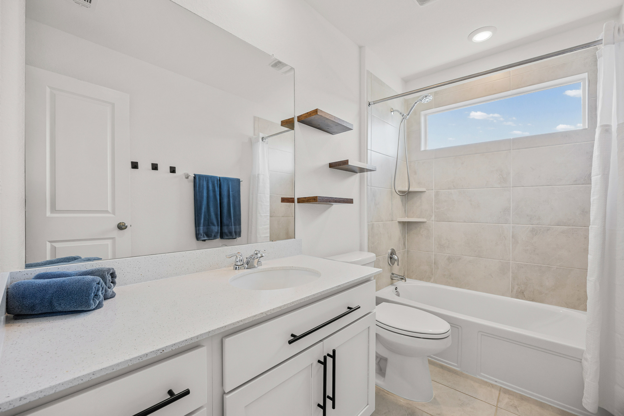 432 Clear Springs Road Georgetown, TX 78628 - Photo 23 of 35 Full bathroom with vanity, shower/tub
