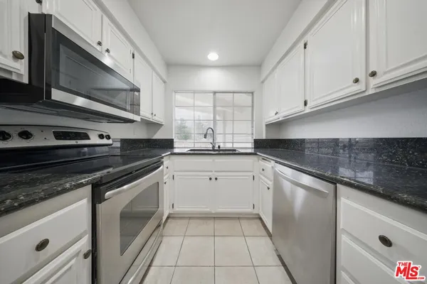 $3,350 | 5744 Oak Bend Lane, Unit 306, Oak Park, CA 91377