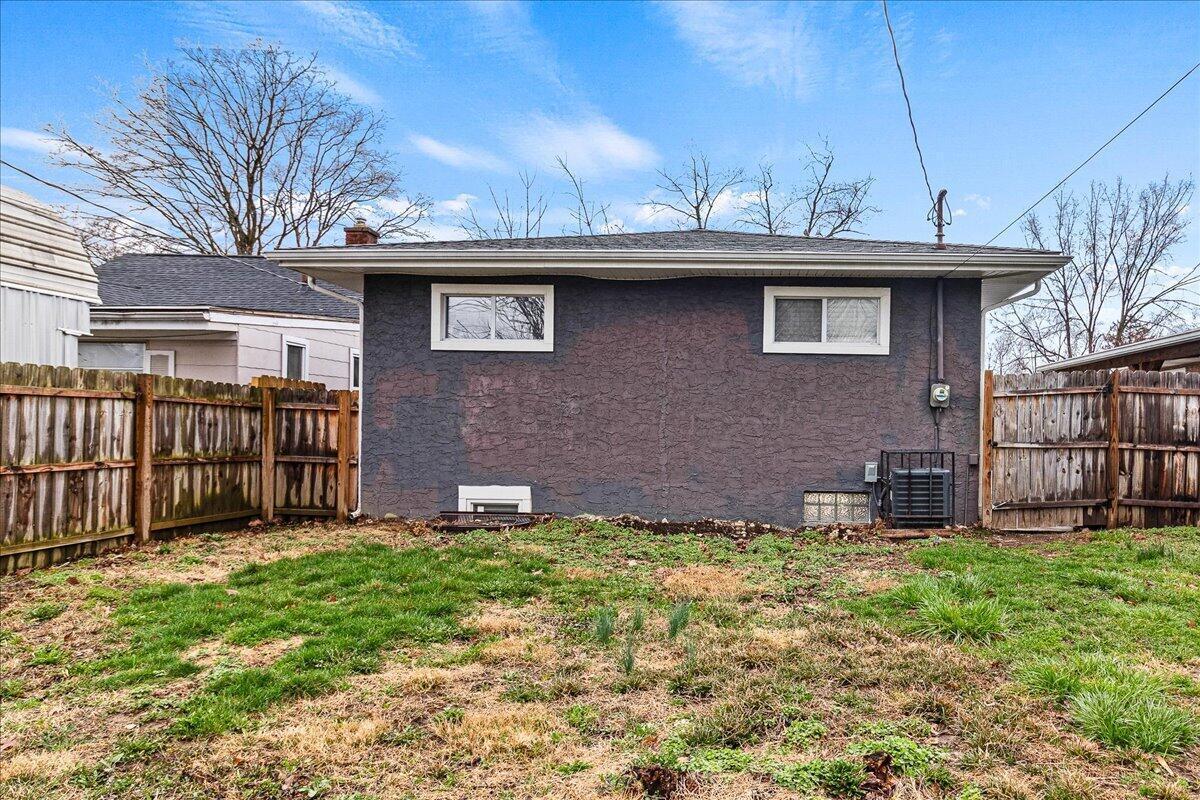 2992 Howey Road Columbus, OH 43224 - Photo 23 of 25 23-Exterior Back