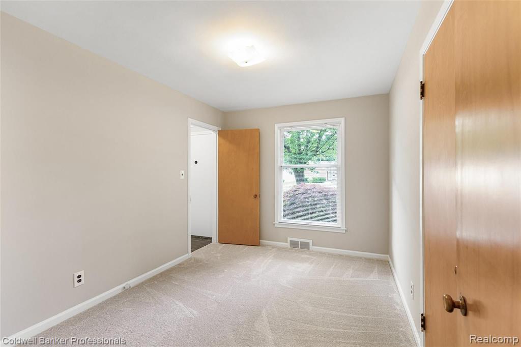 16146 Beverly Road Beverly Hills, MI 48025 - Photo 22 of 31