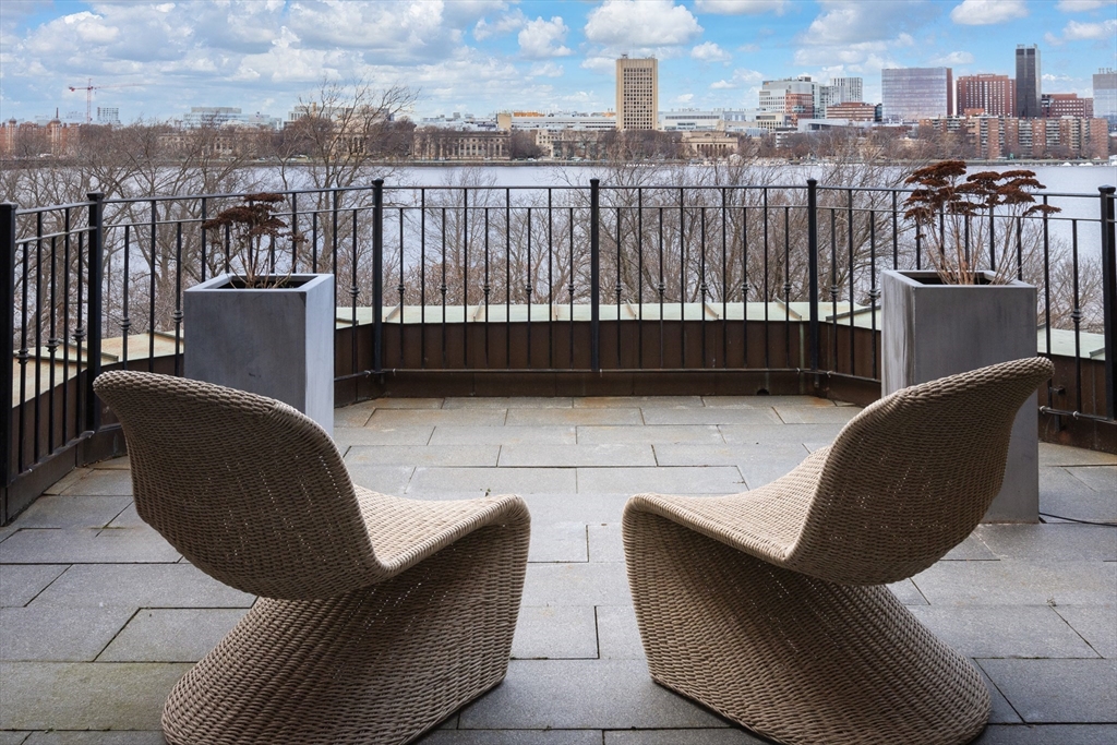 410 Beacon Street Boston, MA 02115 - Photo 27 of 35 a balcony with table and chairs