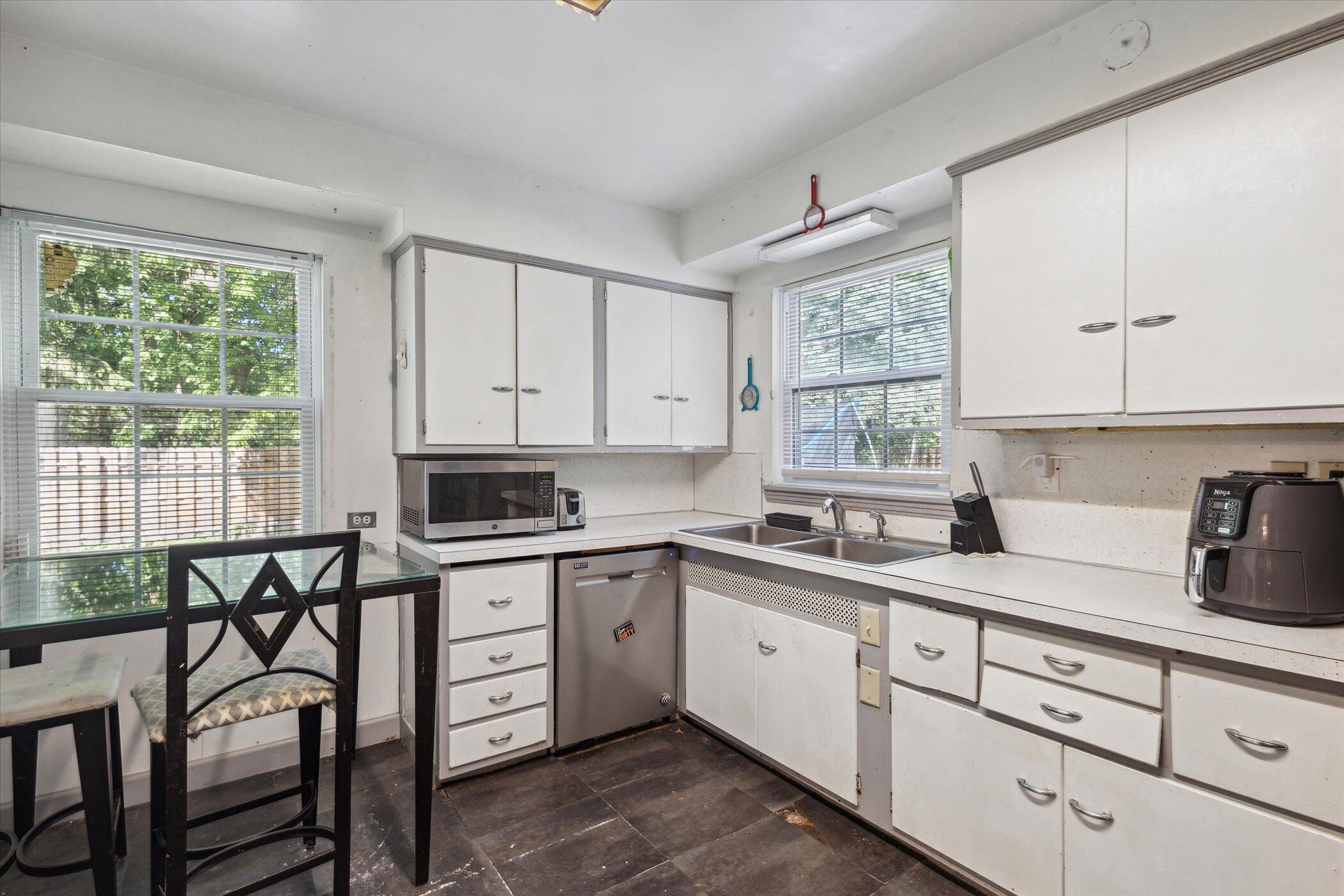 240 Windsor Road Benton Harbor, MI 49022 - Photo 13 of 55 Kitchen