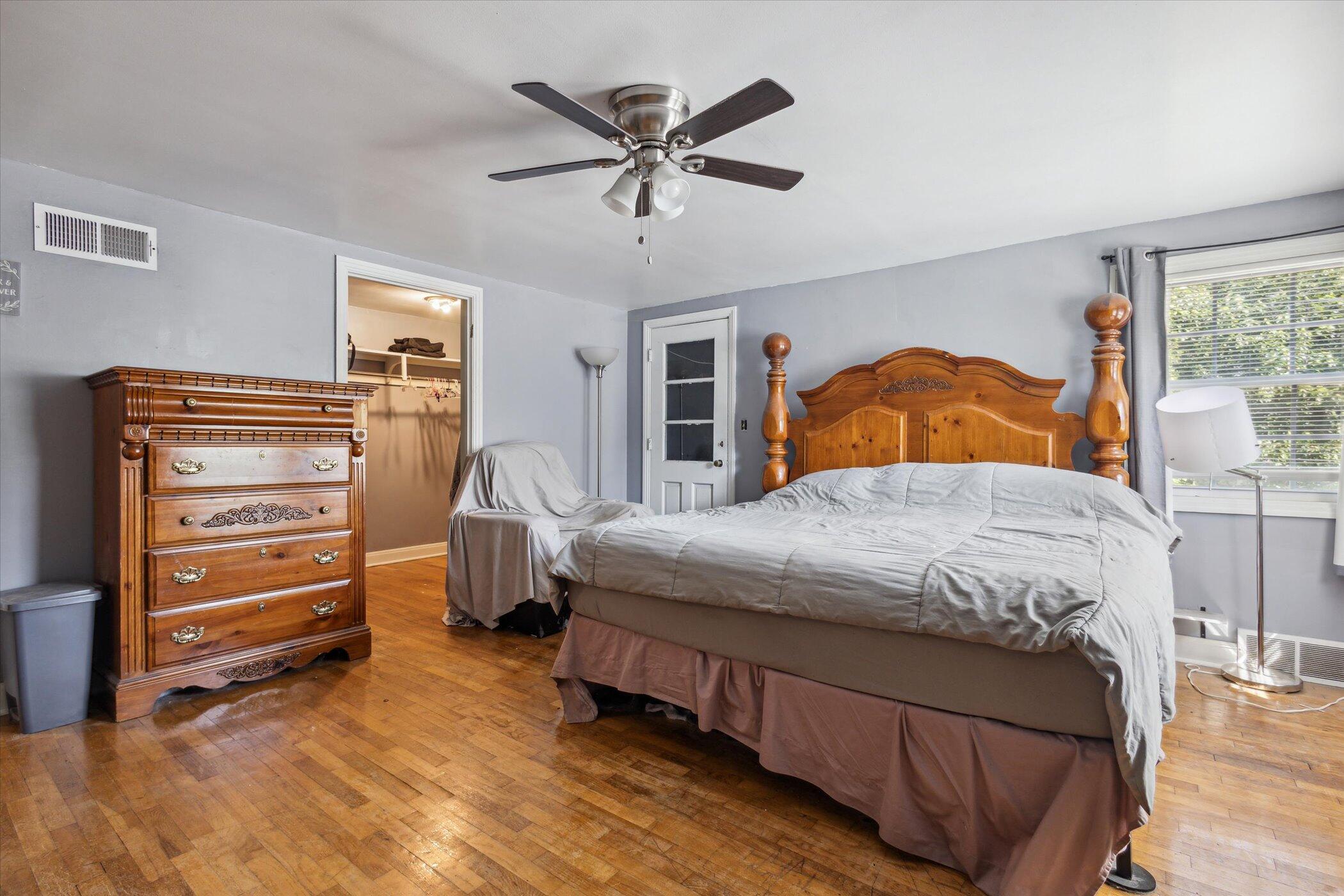 240 Windsor Road Benton Harbor, MI 49022 - Photo 22 of 55 Huge Master