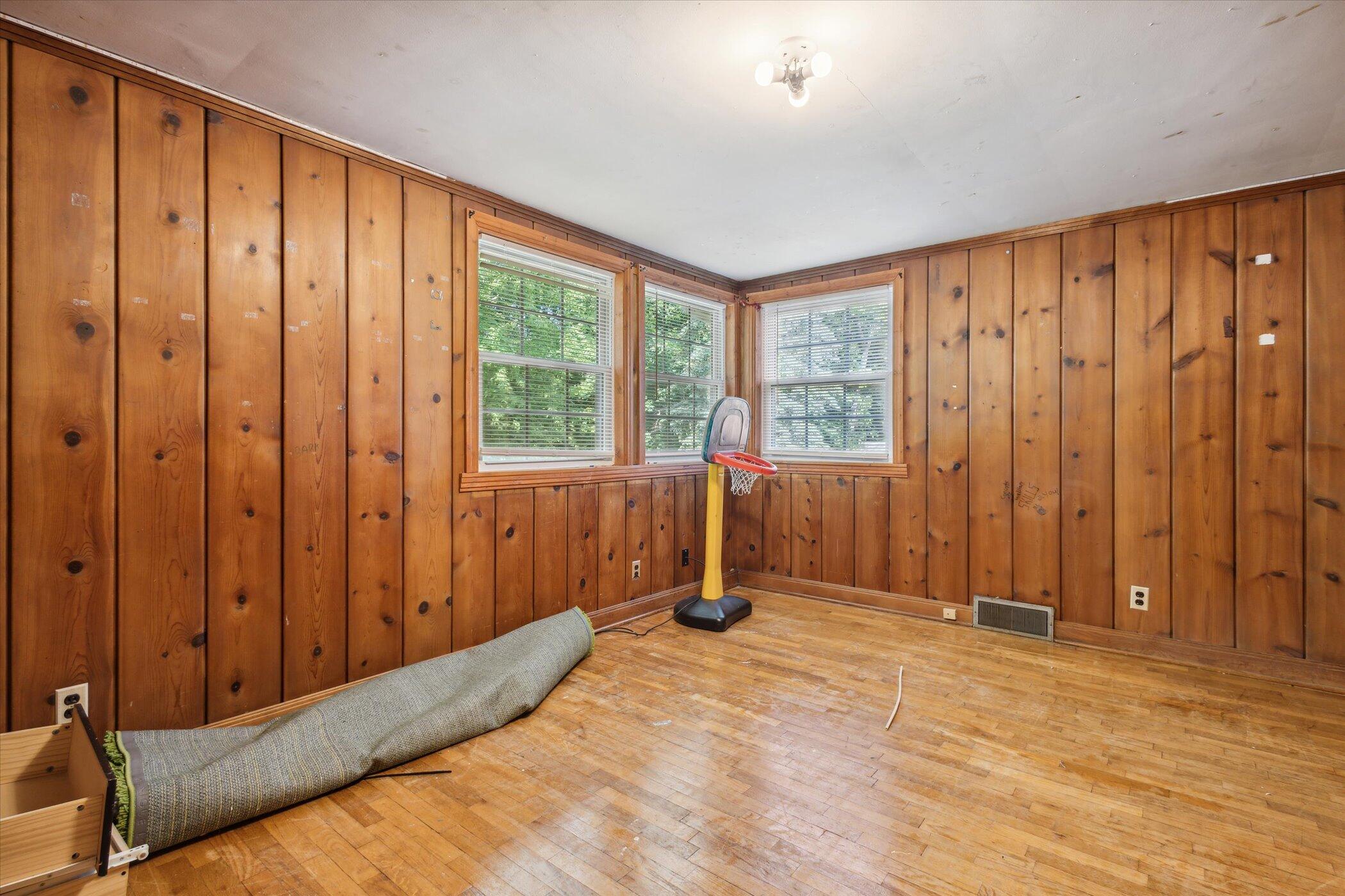 240 Windsor Road Benton Harbor, MI 49022 - Photo 26 of 55 Bedroom 3 15x12