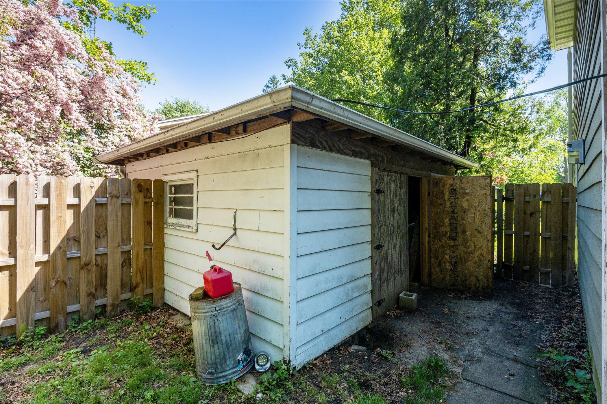 240 Windsor Road Benton Harbor, MI 49022 - Photo 49 of 55 Shed