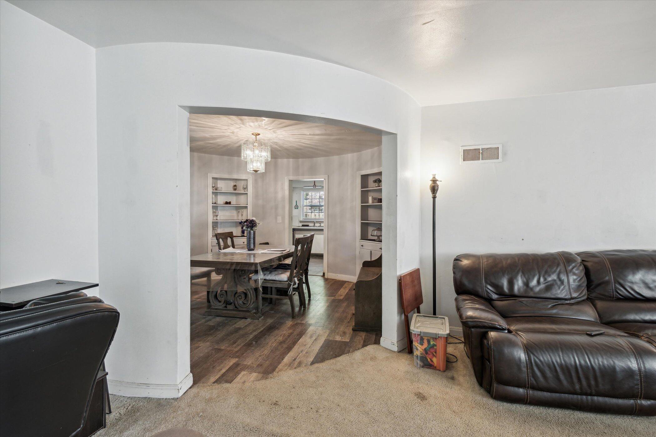 240 Windsor Road Benton Harbor, MI 49022 - Photo 10 of 55 Circular Design Style - Fabulous