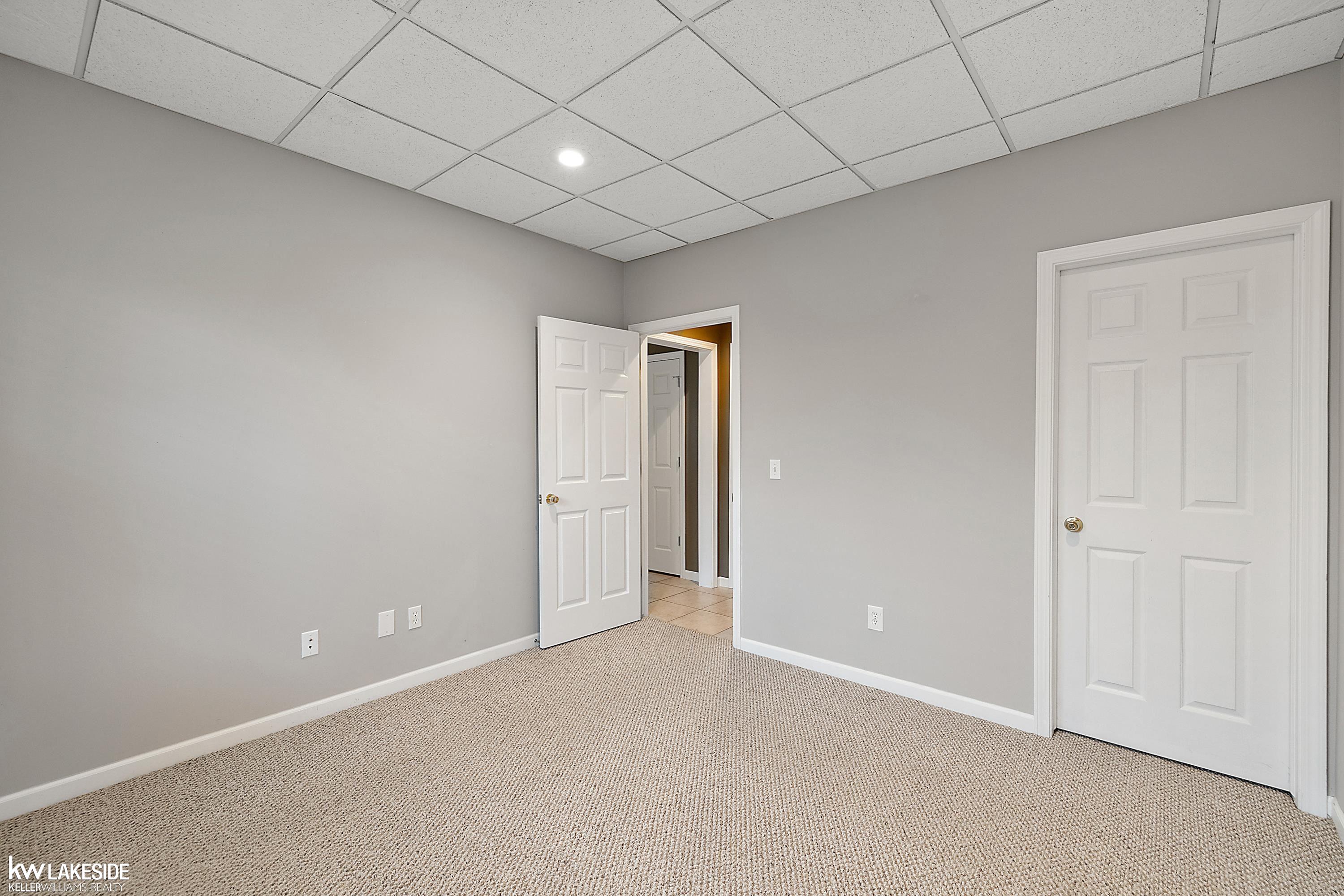 747 East Bluff Court Rochester, MI 48306 - Photo 57 of 79 50138673-514f8b7e-2f0d-4c8f-9a92-3ce381b0837c.JPG