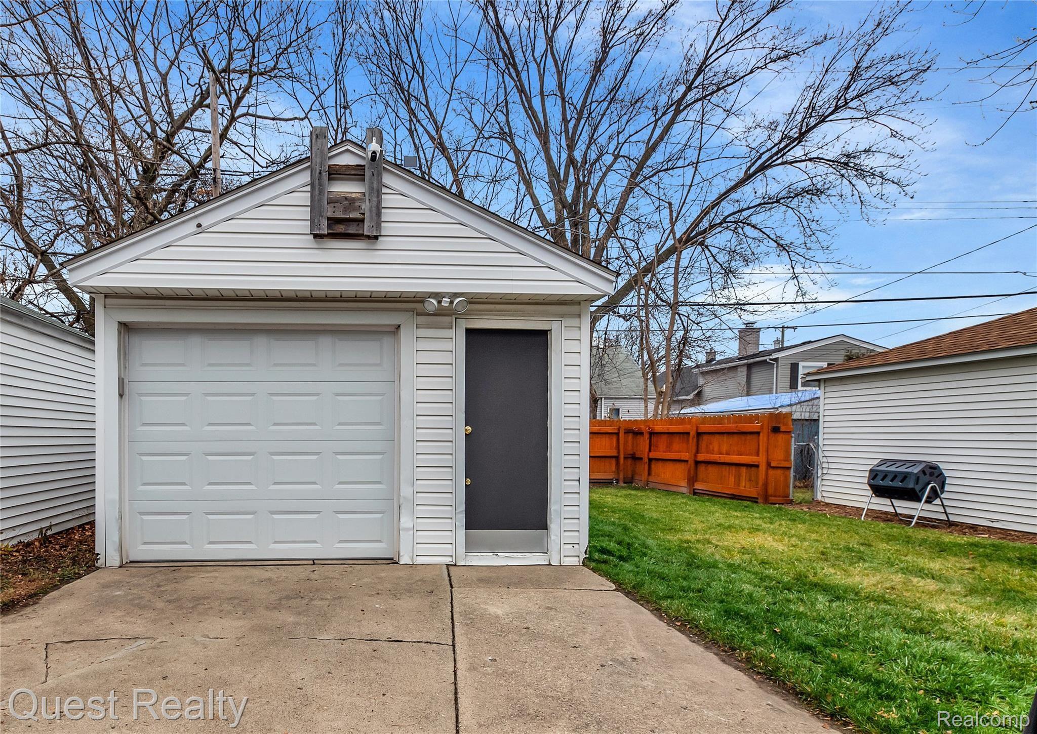 1974 Hampton Road Grosse Pointe, MI 48236 - Photo 3 of 28 1974 Hampton - HD Drone photography-5.jpg