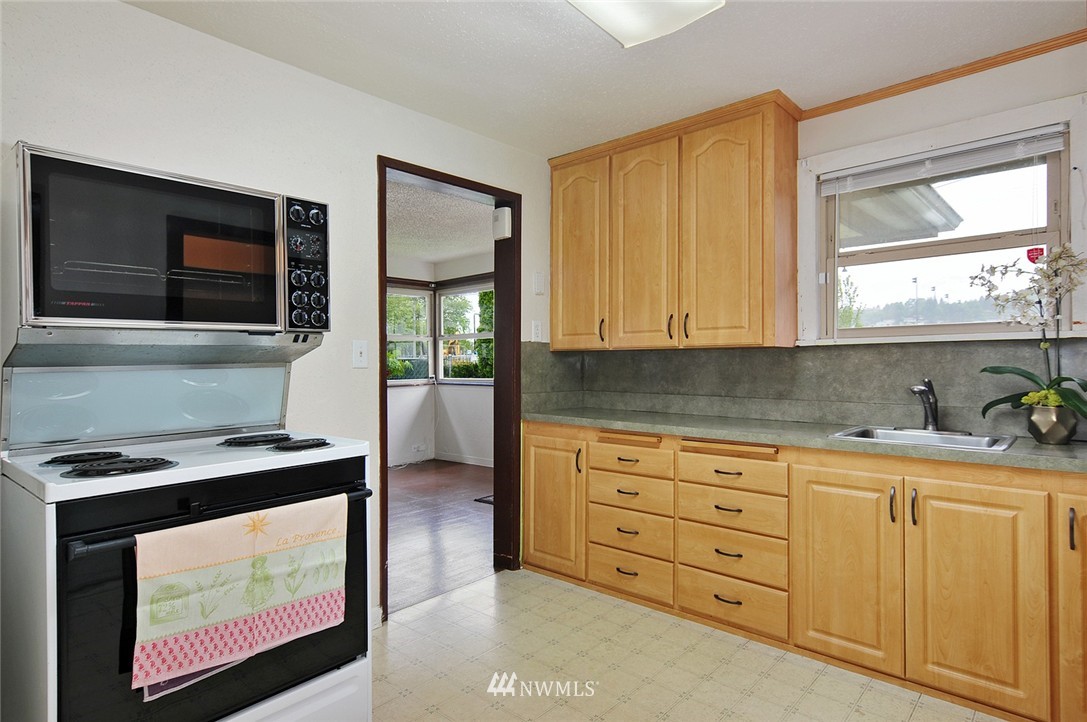 428 Burnett Avenue North Renton, WA 98057 - Photo 8 of 23 Gallery Image 8
