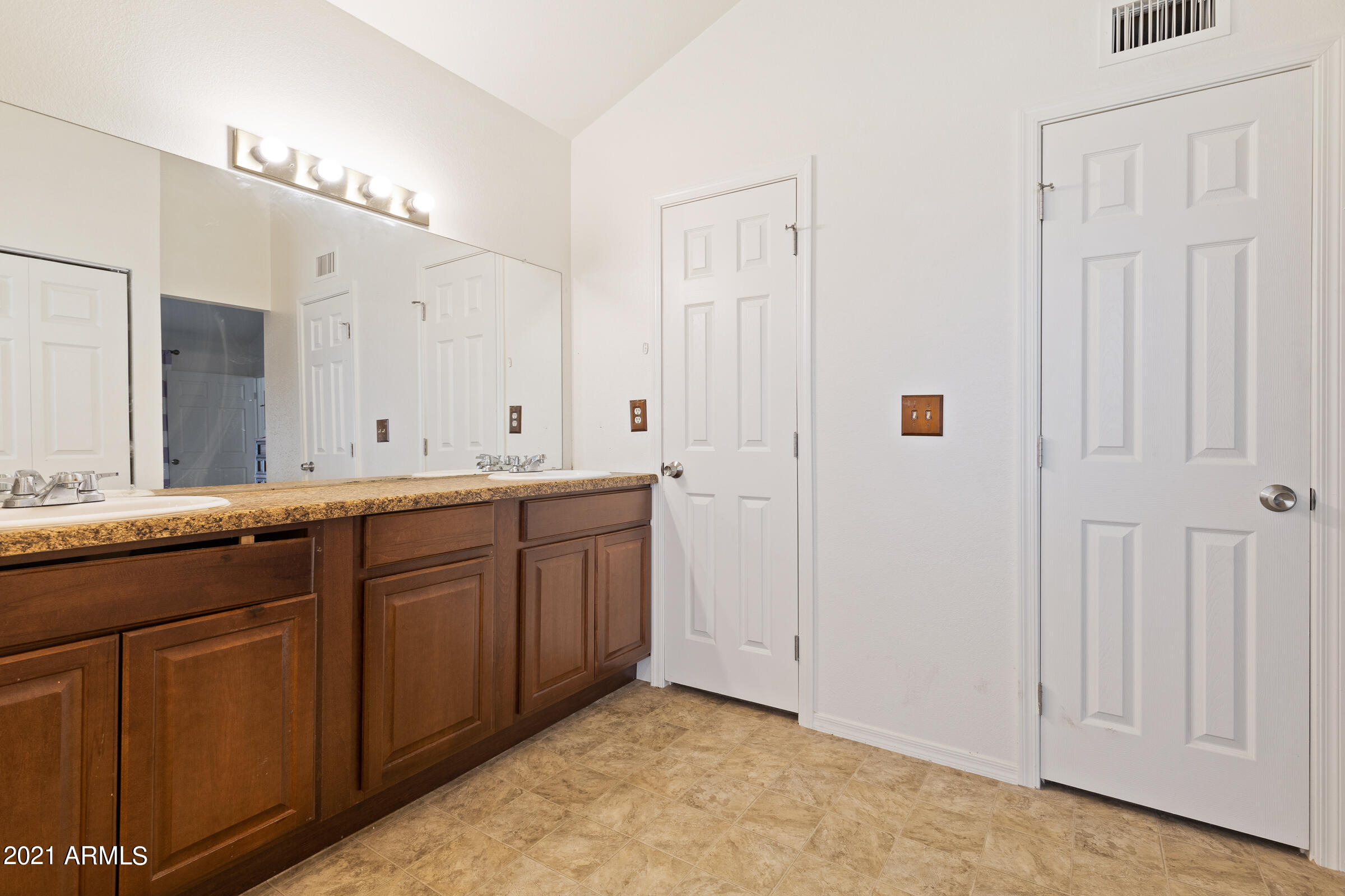 1716 East Redfield Road Tempe, AZ 85283 - Photo 20 of 42 1716 E Redfield Rd-26