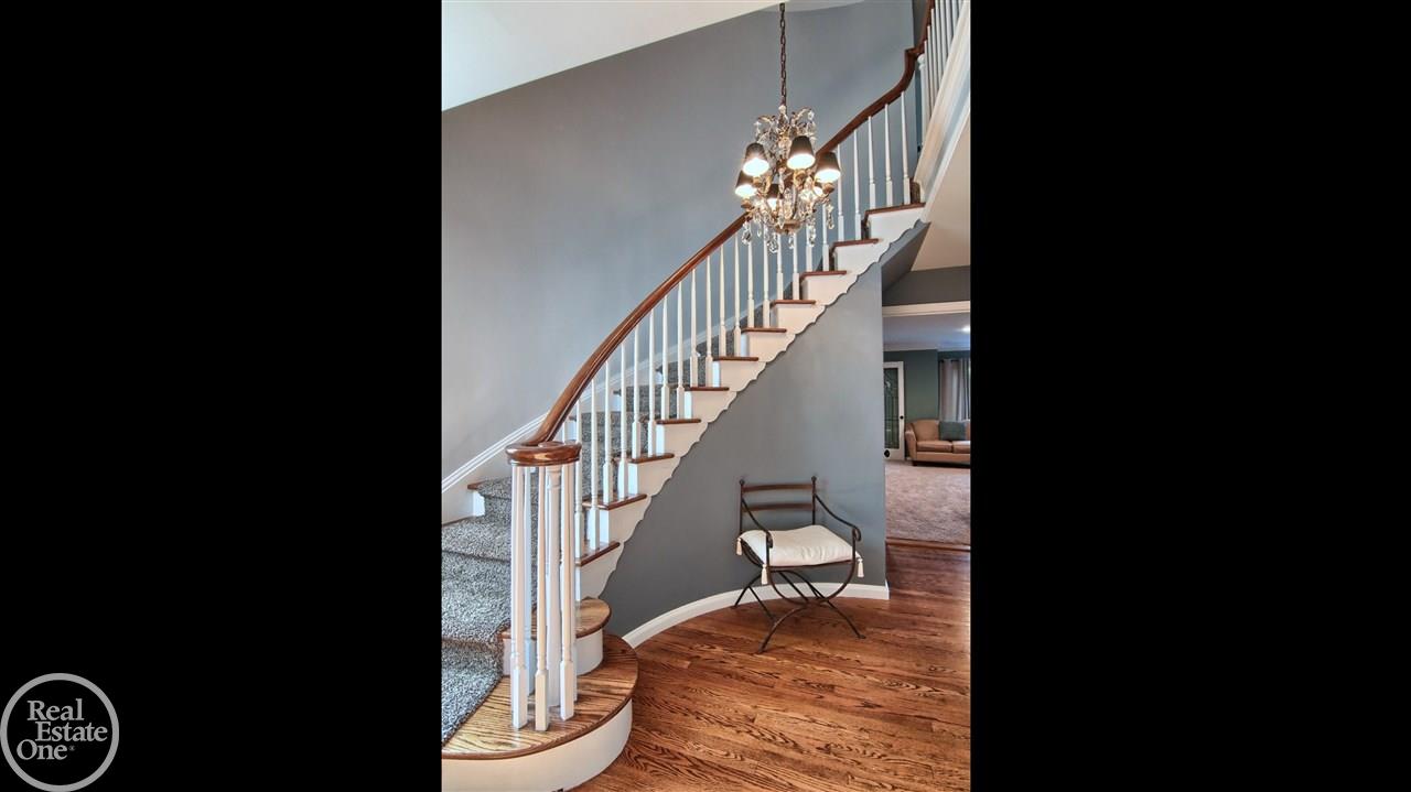 85 Stephens Road Grosse Pointe, MI 48236 - Photo 4 of 33