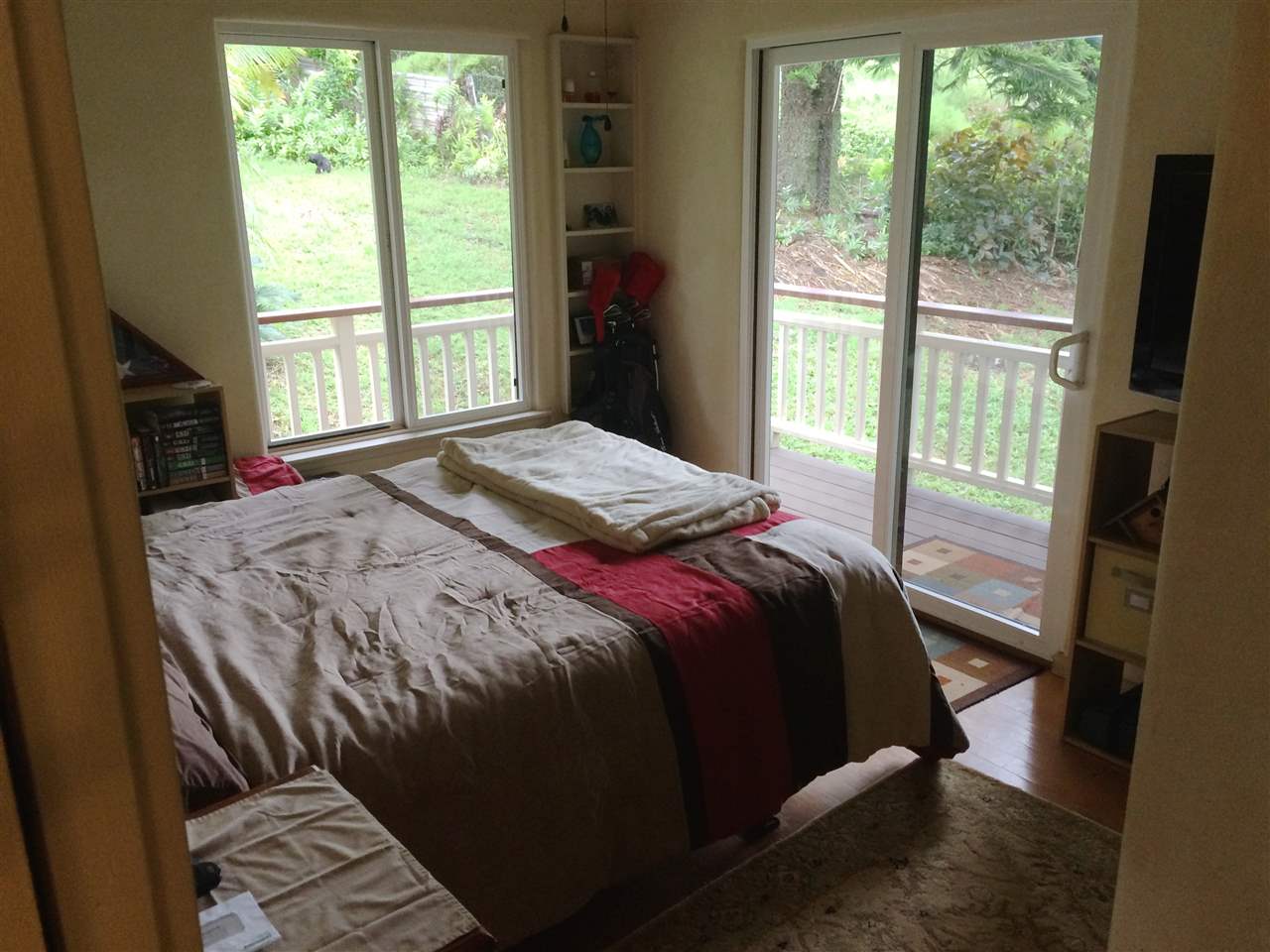 10 Honokaupu Place Haiku, HI 96708 - Photo 8 of 23 a bed sitting in a bedroom next to a window