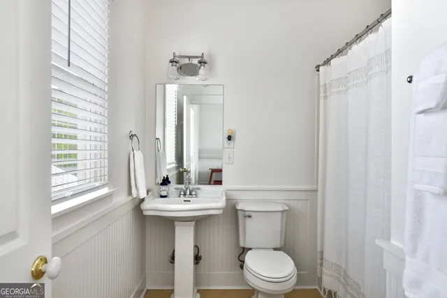 a view of a large yard with lots of green space and fountain