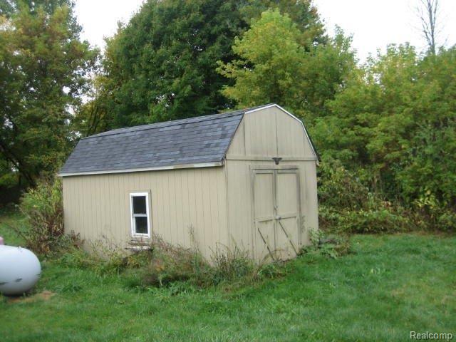 15725 Schultz Road Allenton, MI 48002 - Photo 3 of 12 15725 schultz rd 063.jpg