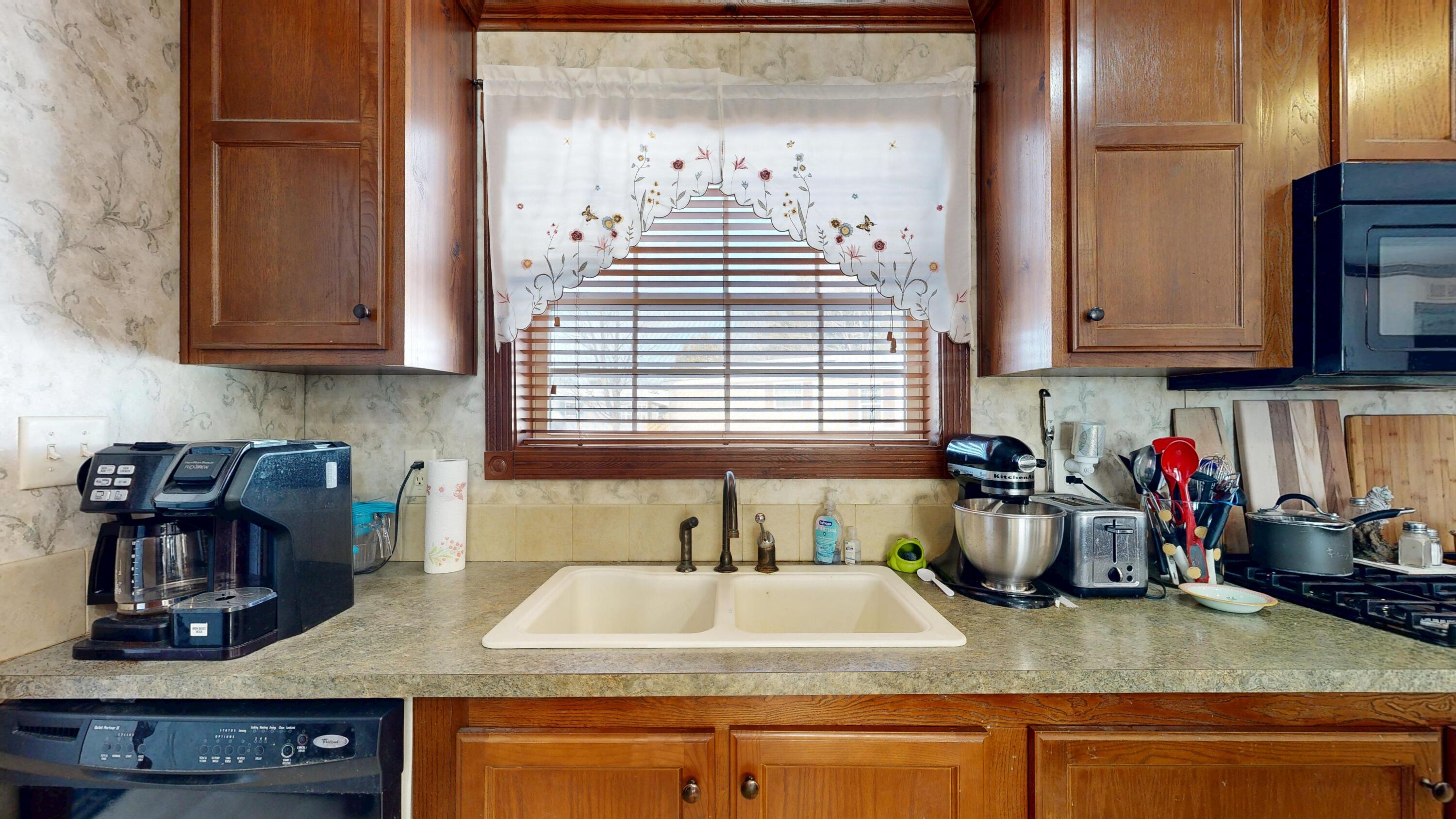8 Sheldon Place Lewiston, ME 04240 - Photo 5 of 32 KItchen