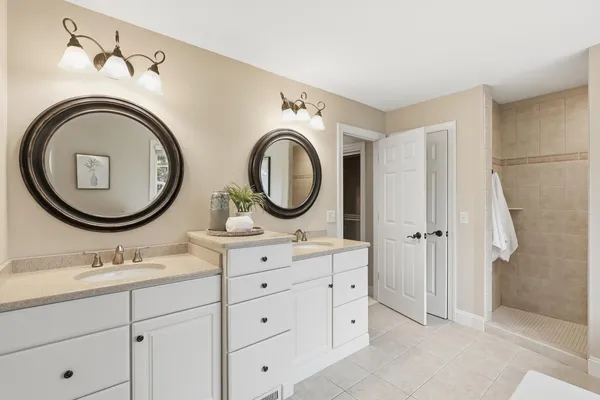 $849,900 | 16926 Dynamic Drive, Lakeville, MN 55044